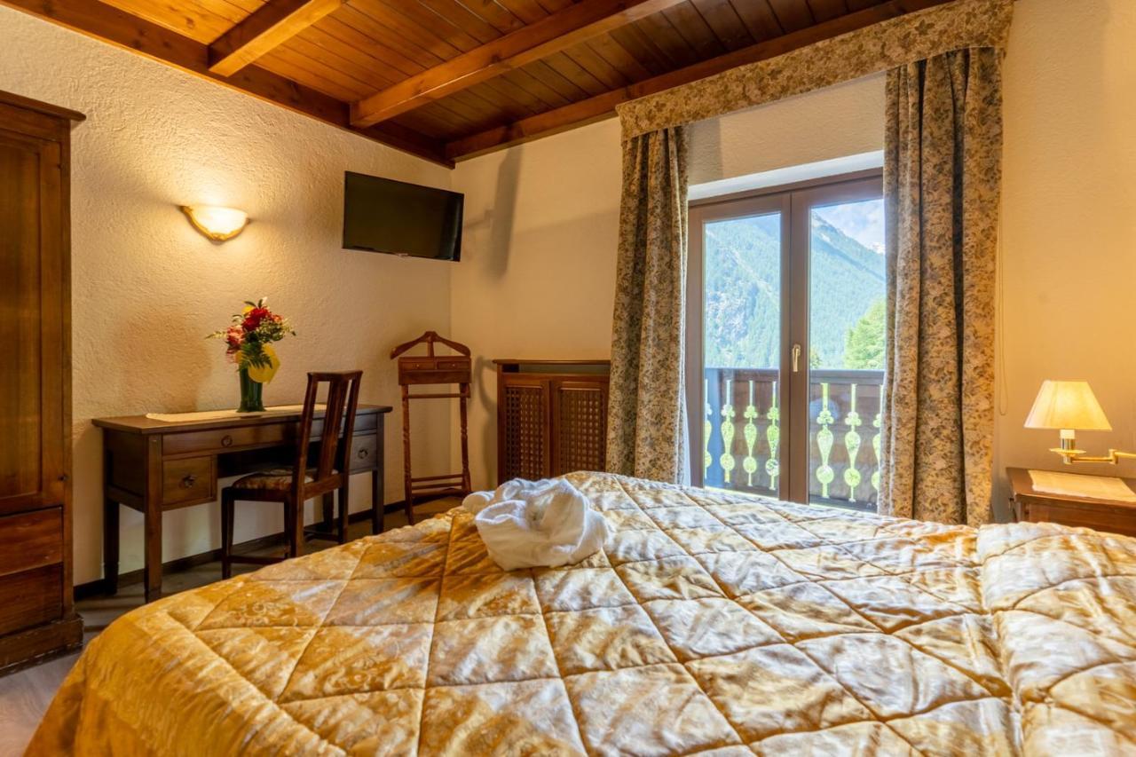 Hotel Des Alpes Saint-Rhemy-En-Bosses Dış mekan fotoğraf